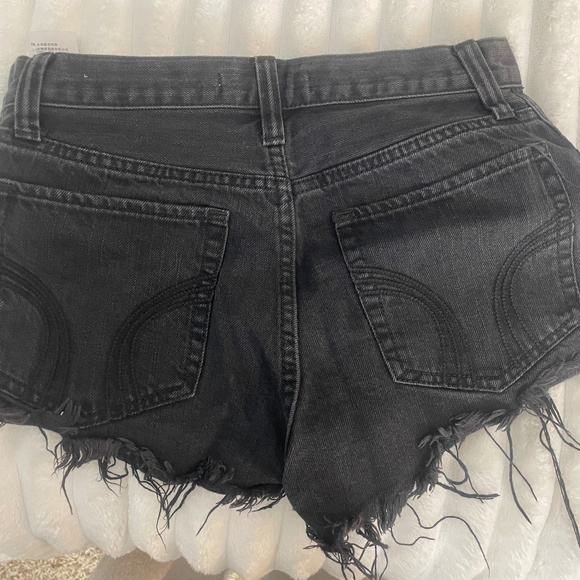 00 Black Ripped Hollister Jean Shorts - Picture 3 of 3